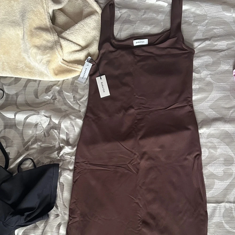 NWT Aritzia Babaton Contour Squareneck Dress in Coffee Bean - Picture 1 of 5